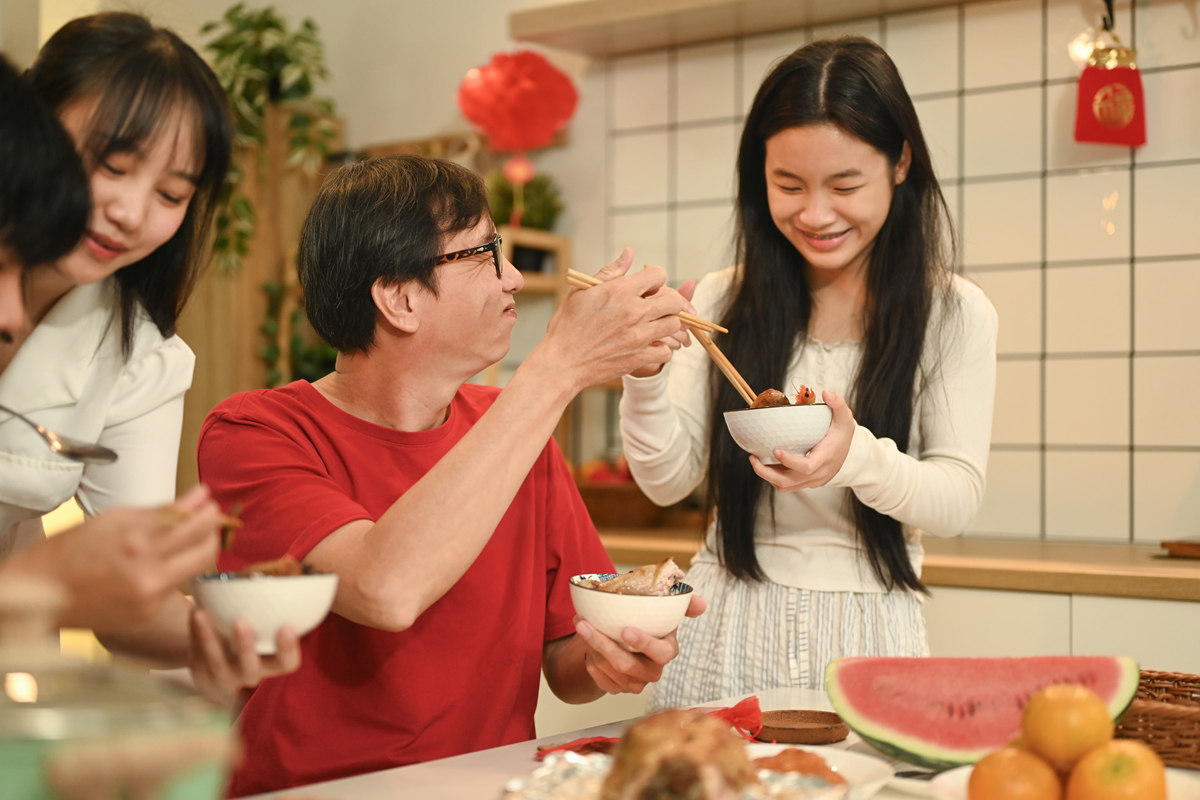 坐着吃饭下面连是在一起霍水坐着吃饭连在一起系列-第2张图片