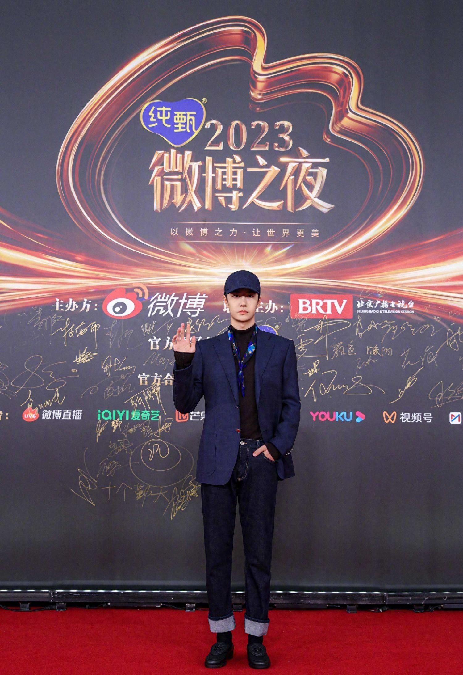 春晚邓鸣贺春晚璀璨星光，邓鸣贺的璀璨绽放-第1张图片