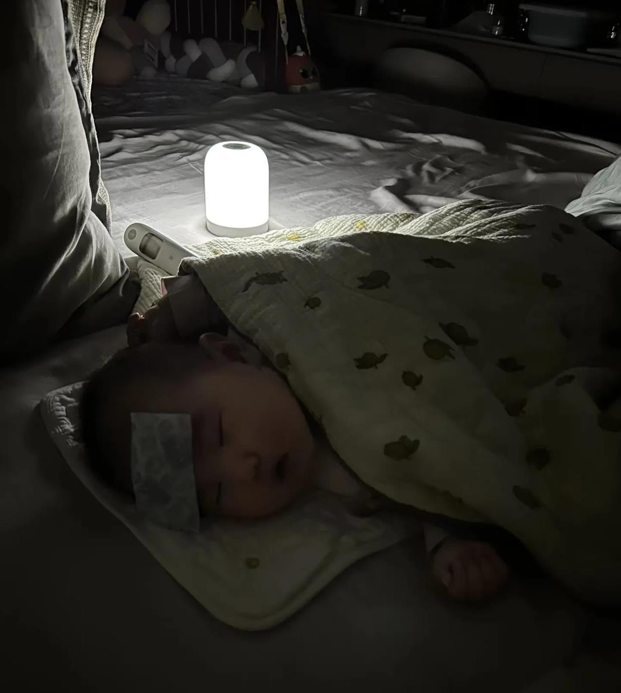 晚上孩子偷偷的睡了我晚上孩子偷偷睡在我身边-第1张图片