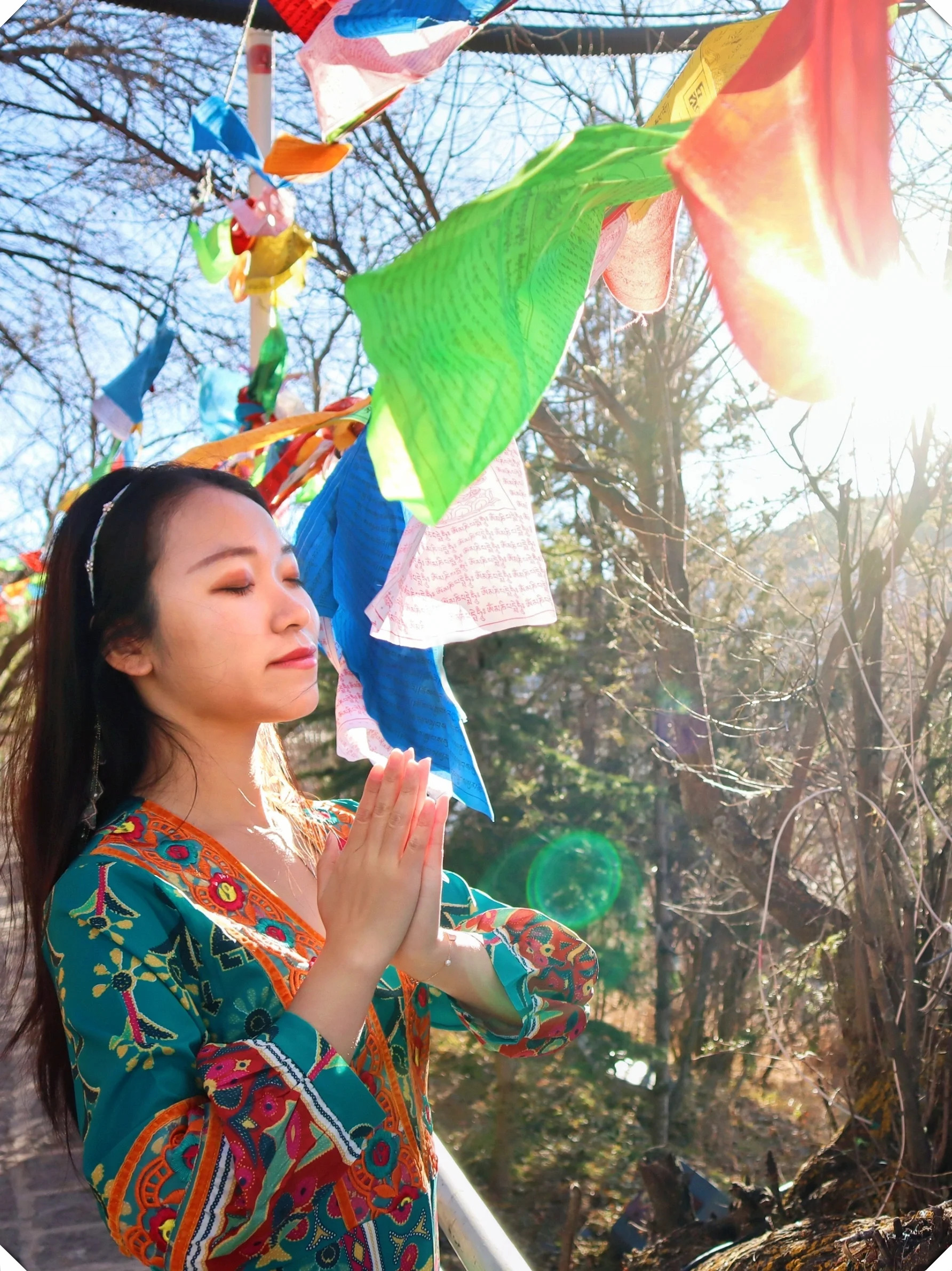 香格里拉在哪香格里拉位于中国云南省的藏区，是一个历史悠久、文化底蕴深厚的旅游胜地。香格里拉以其独特的自然风光、深厚的文化底蕴和独特的藏族风情吸引了无数游客前来探访。
