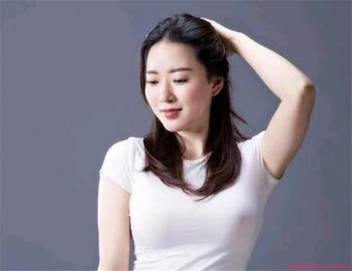 女人自己扒荫道口图片