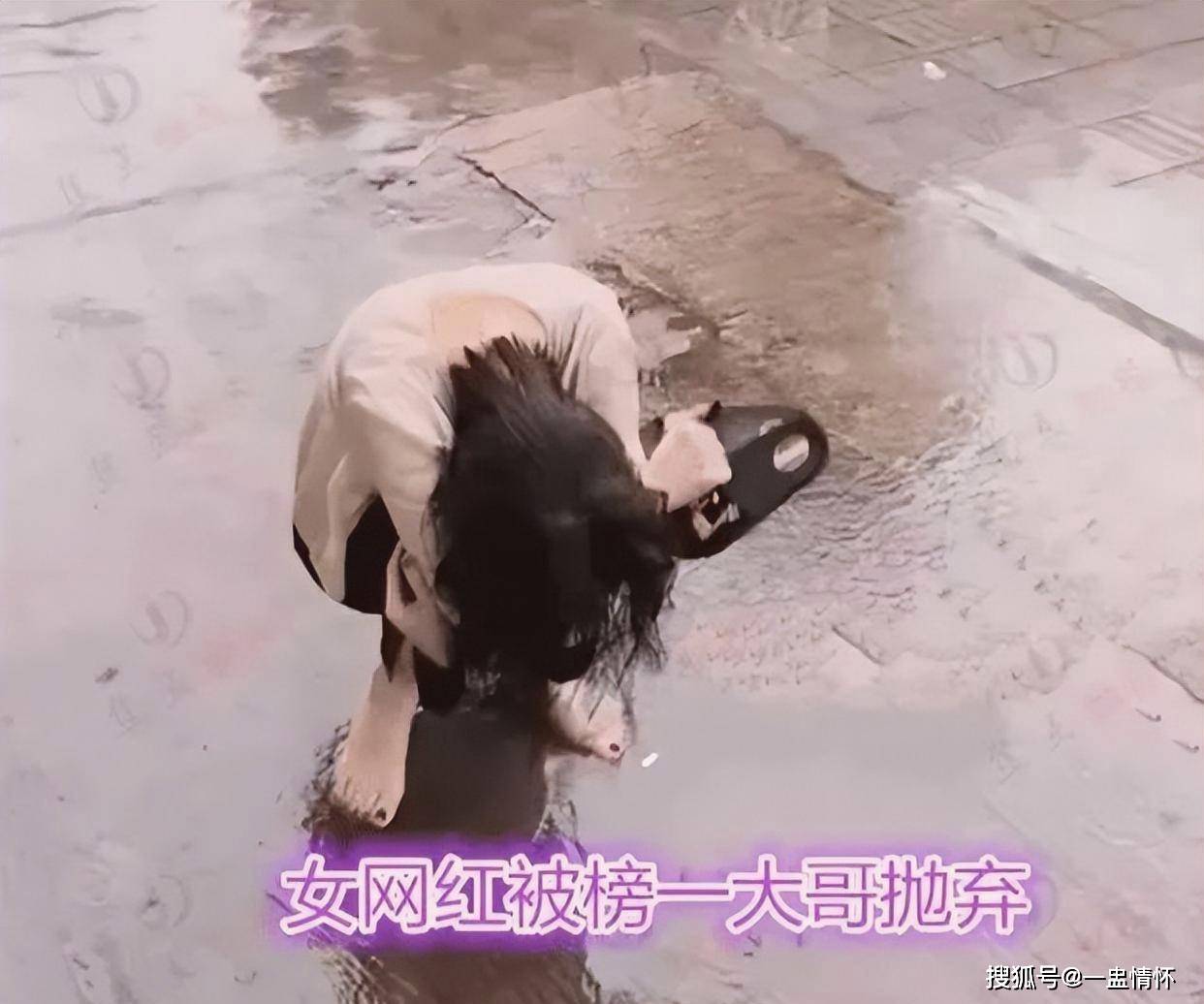 奔现1v 1奔现之1v 1，情感与现实的交织-第1张图片